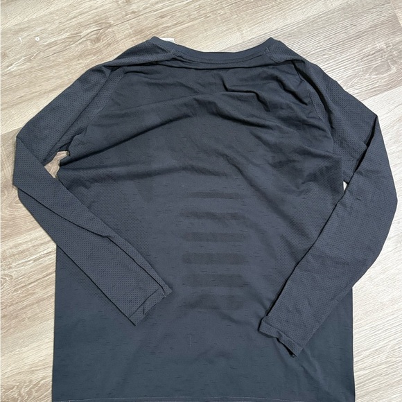 Under Armour Men's Charcoal Long Sleeve Tee - Picture 5 of 5